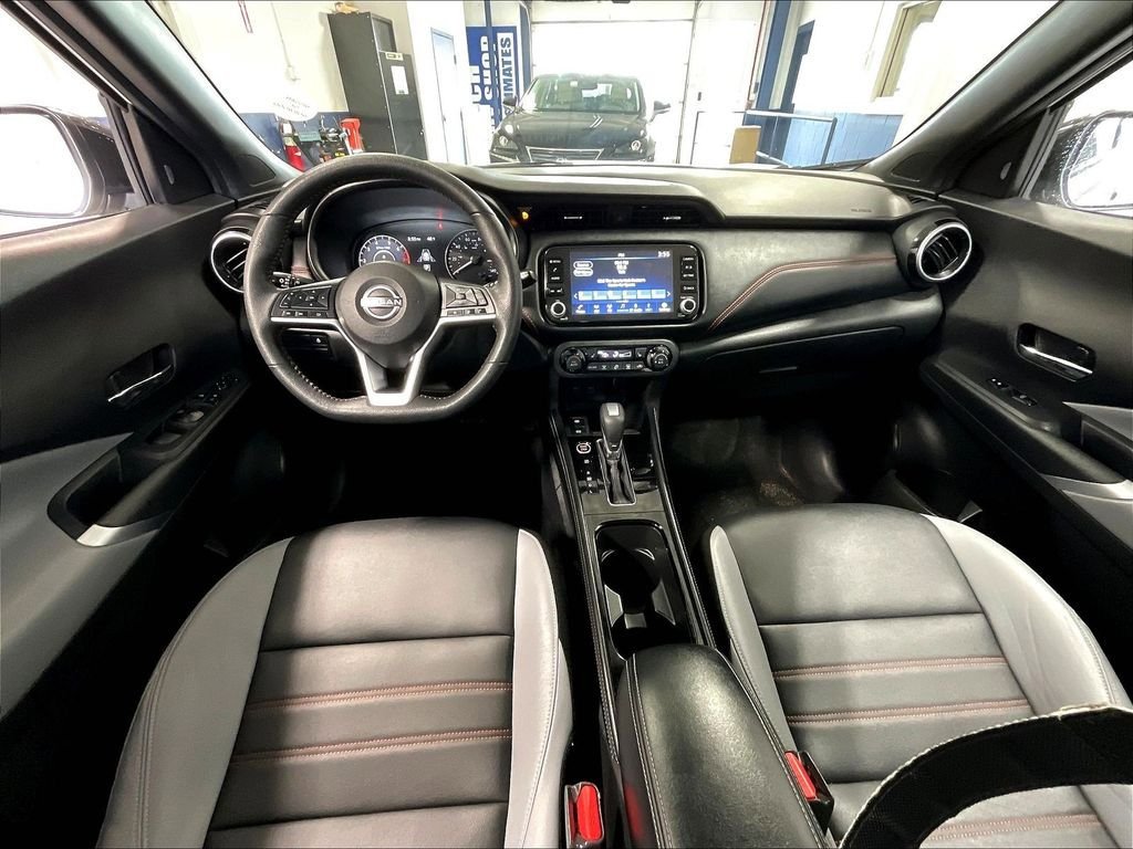 Used 2023 Nissan Kicks SR w/ SR Premium Package FWD image 21