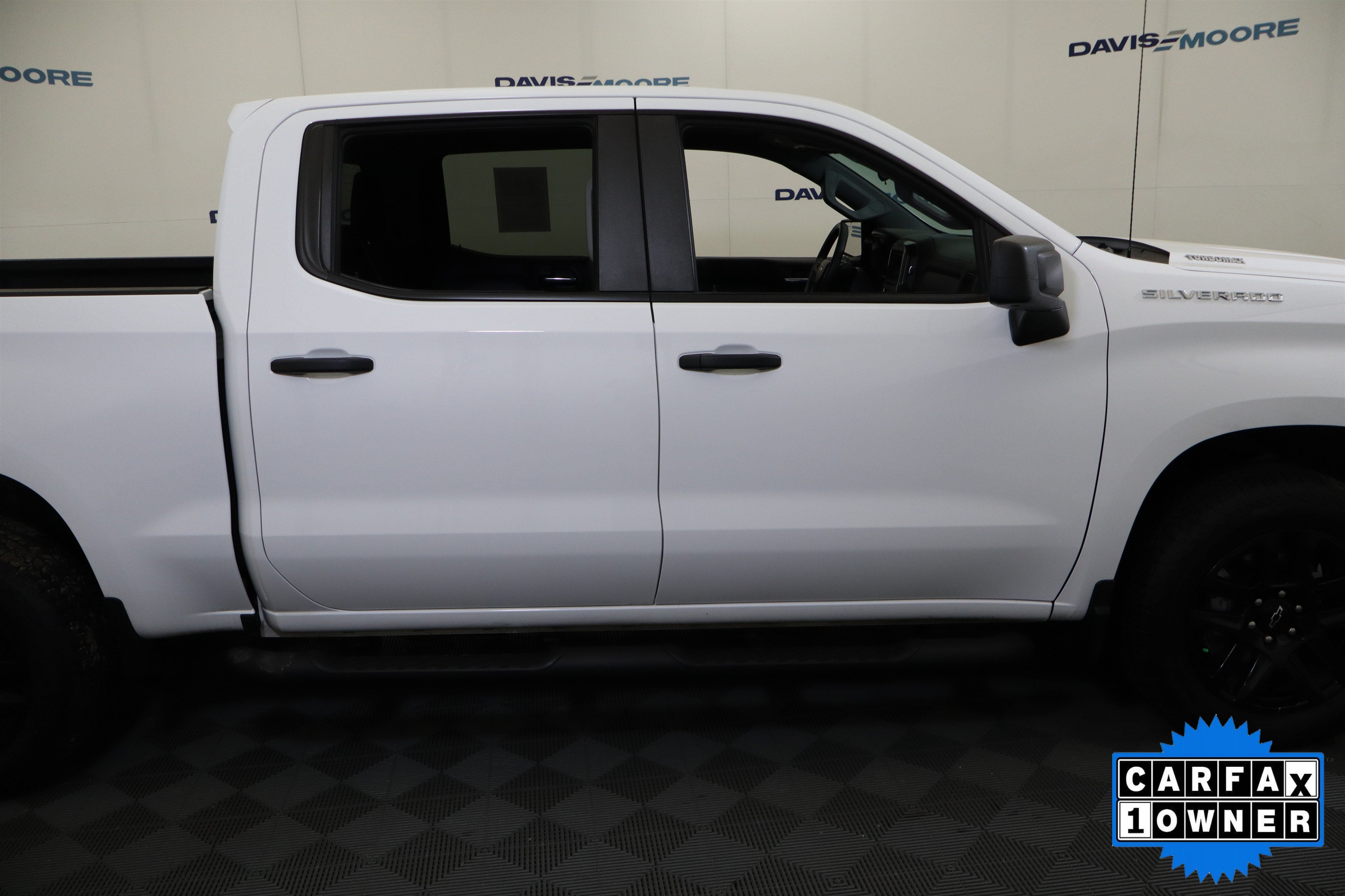 Used 2025 Chevrolet Silverado 1500 Custom w/ Turbomax Blackout Package AWD/4WD image 5