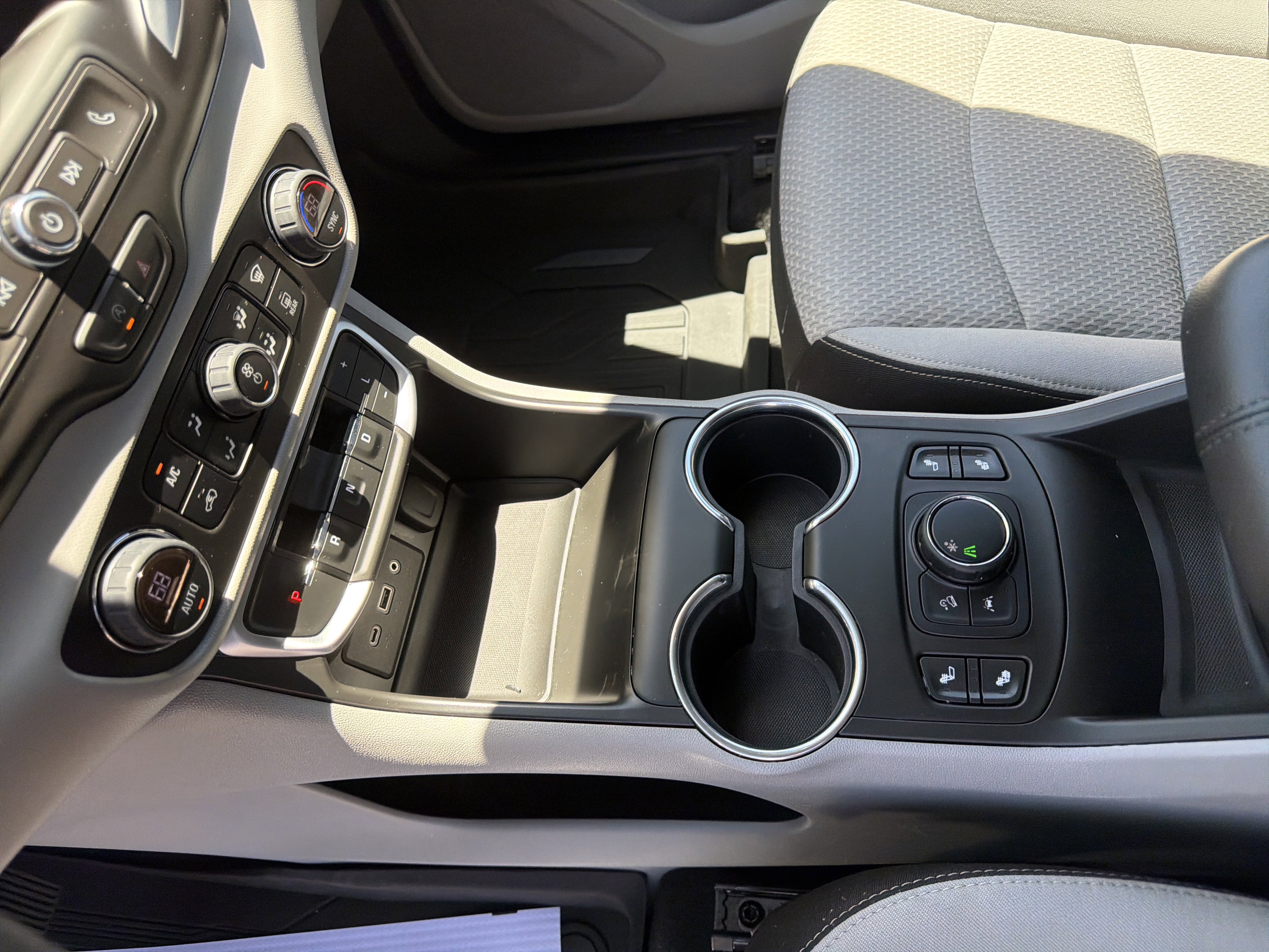 Used 2022 GMC Terrain SLE w/ Driver Convenience Package FWD image 34