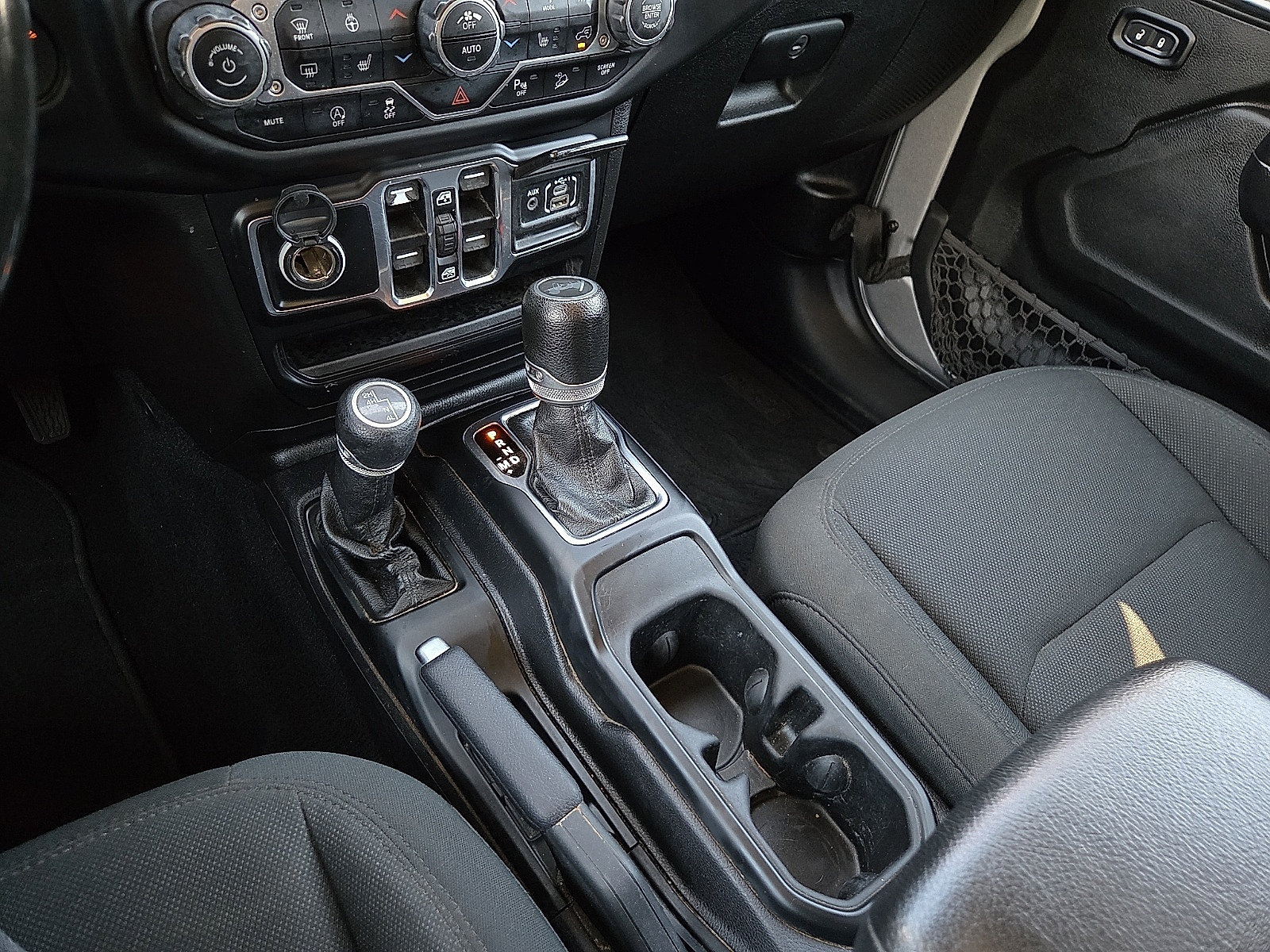 Used 2020 Jeep Wrangler Unlimited Sport AWD/4WD image 25