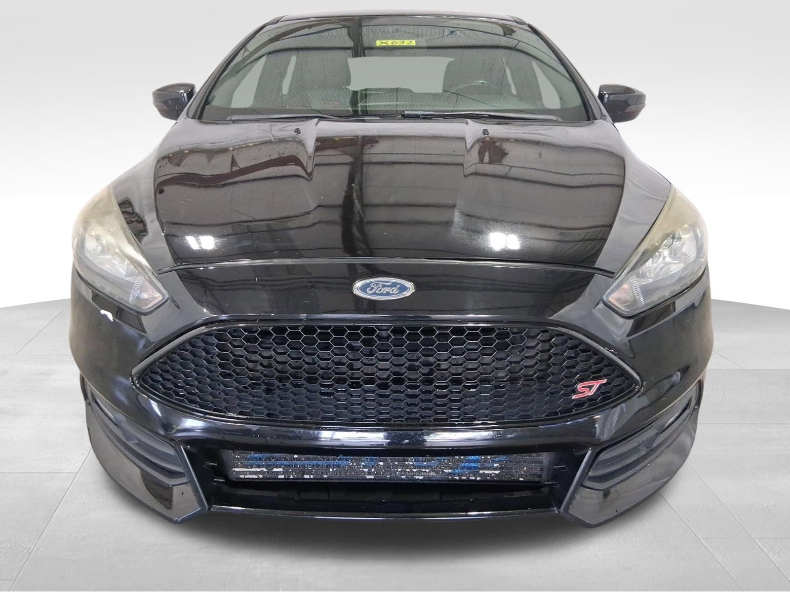 Used 2018 Ford Focus ST FWD image 2