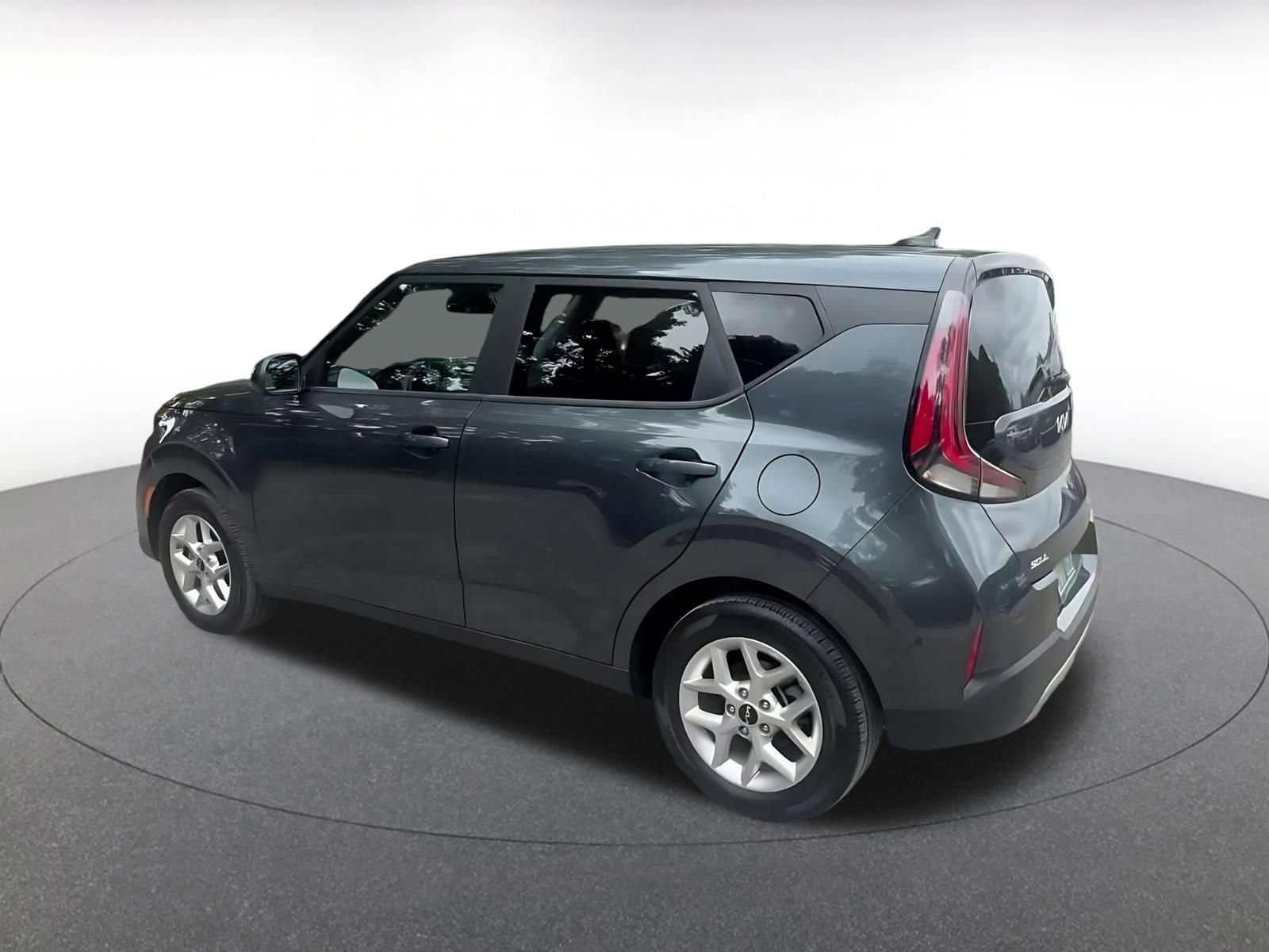 Used 2025 Kia Soul LX w/ LX Technology Package FWD image 10