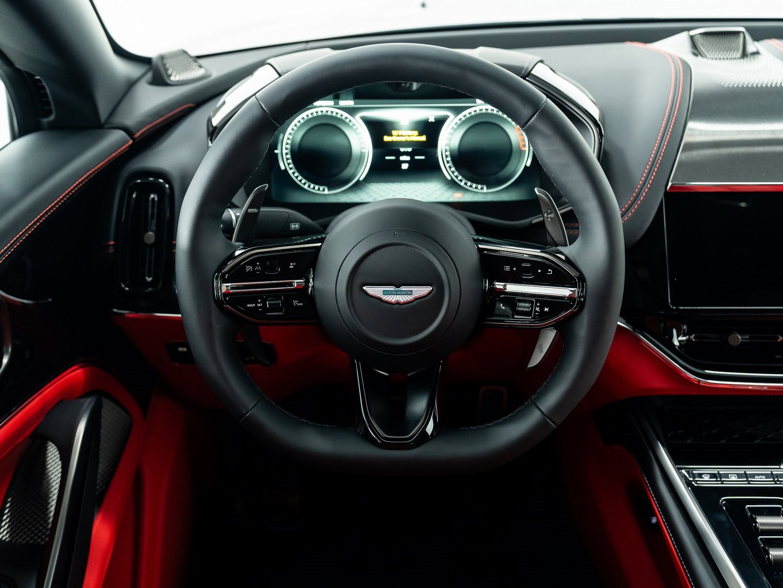 Used 2025 Aston Martin DBX 707 image 30