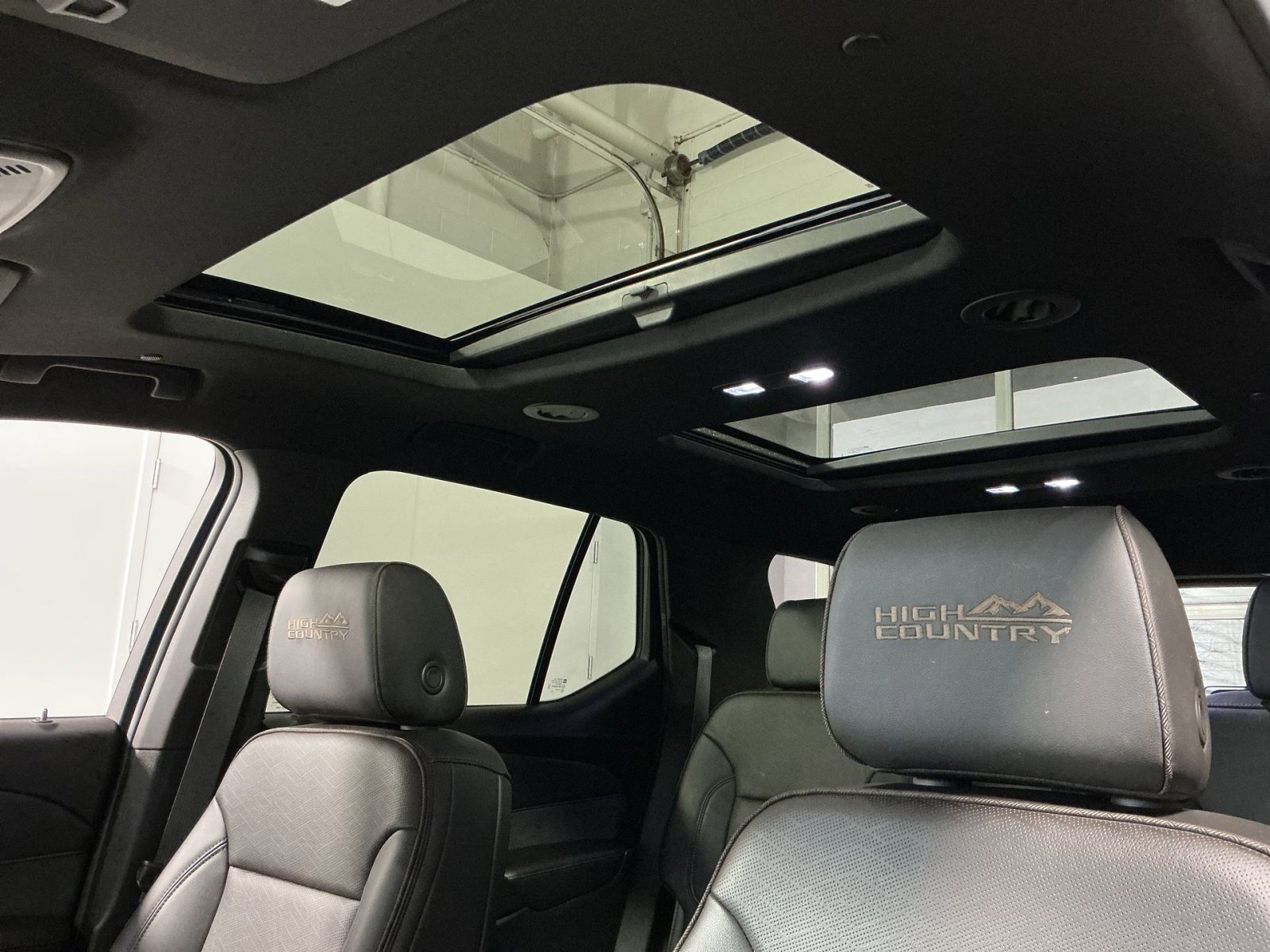 Used 2023 Chevrolet Traverse High Country image 31