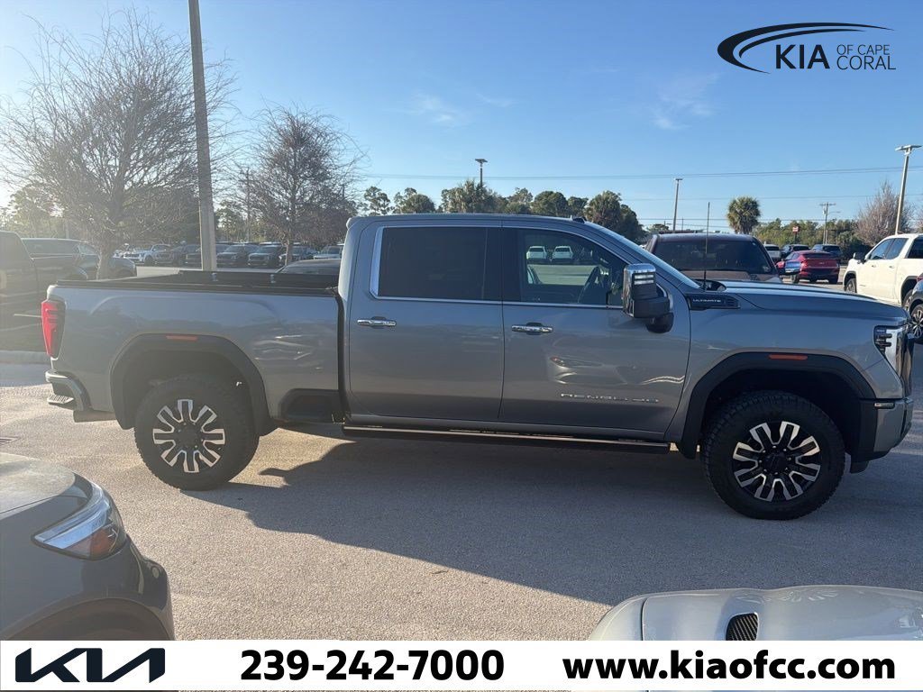 Used 2025 GMC Sierra 2500 Denali Ultimate image 1