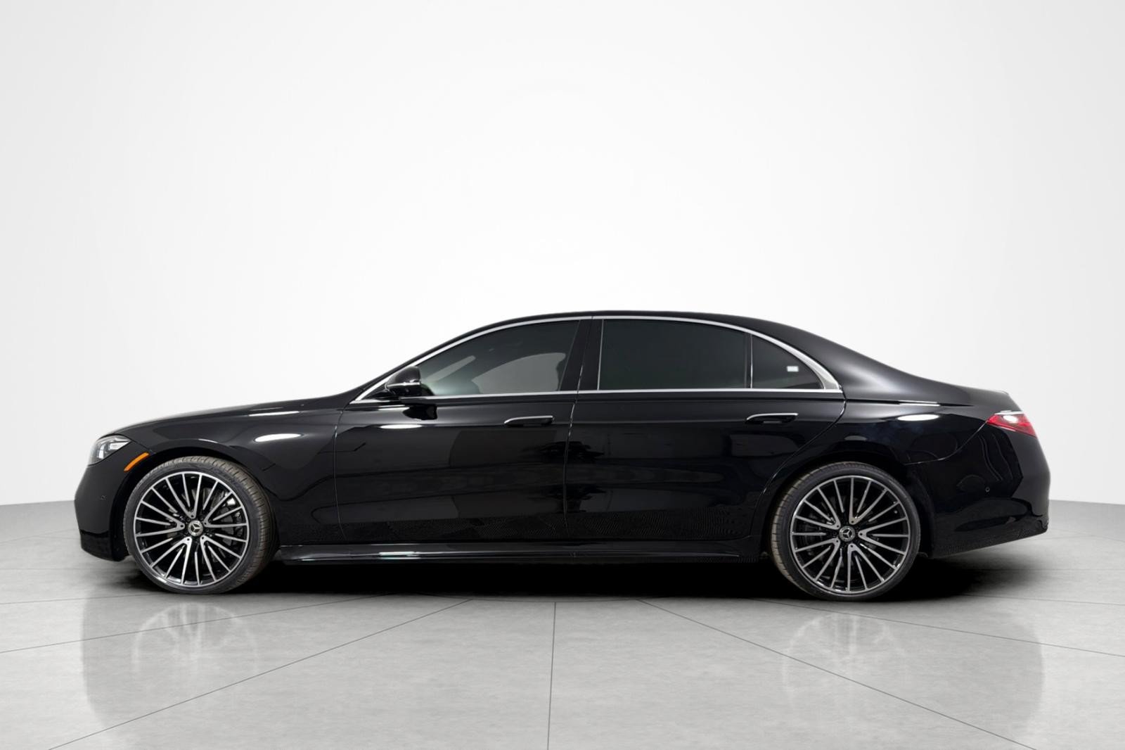 Used 2021 Mercedes-Benz S 580 4MATIC Sedan image 2