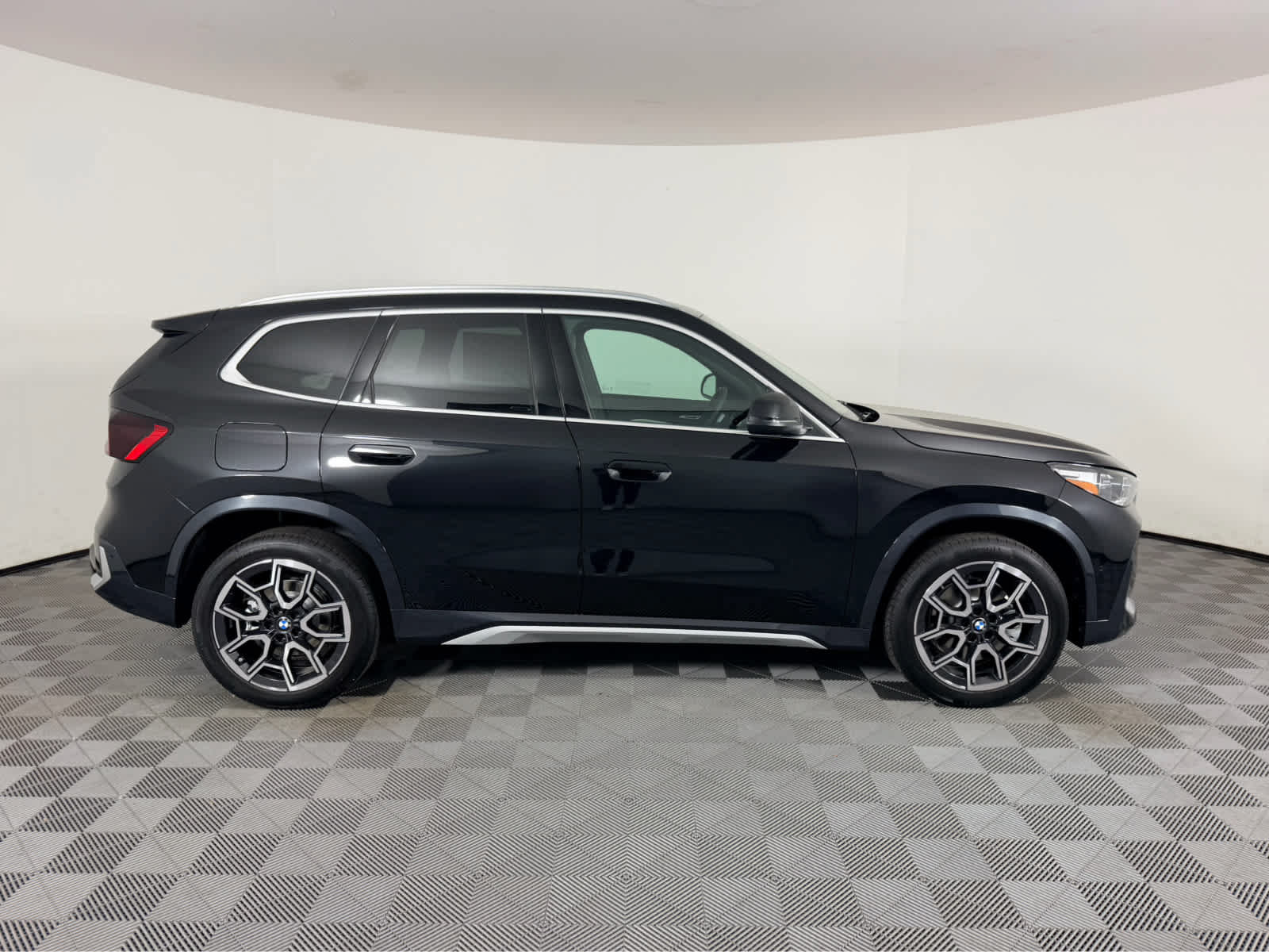 New 2027 BMW X1 xDrive28i AWD/4WD image 2