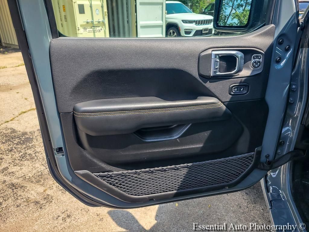 Used 2024 Jeep Wrangler Unlimited Sahara AWD/4WD image 19