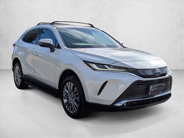 Used 2024 Toyota Venza XLE image 3