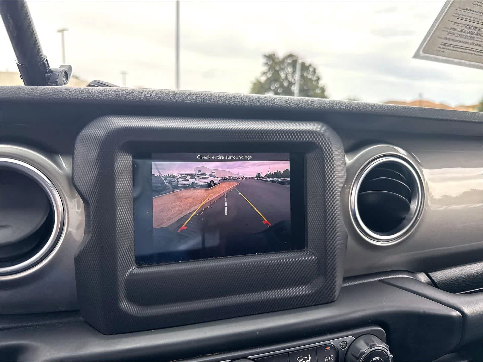 Used 2020 Jeep Gladiator Overland AWD/4WD image 18