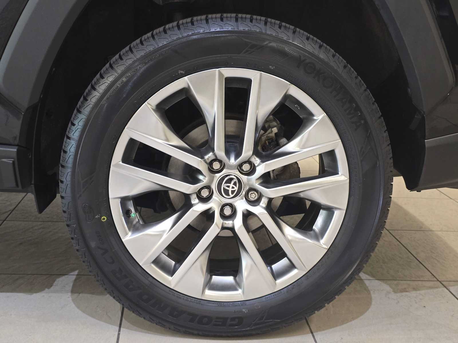 Certified 2021 Toyota RAV4 XLE Premium AWD/4WD image 8