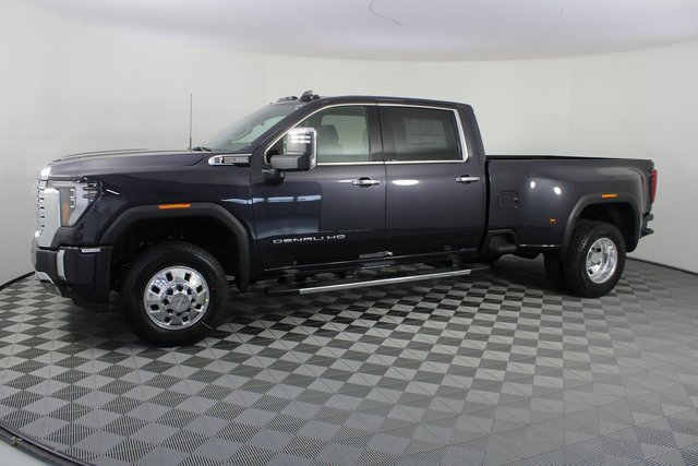 New 2026 GMC Sierra 3500 Denali w/ Denali Reserve Package image 2