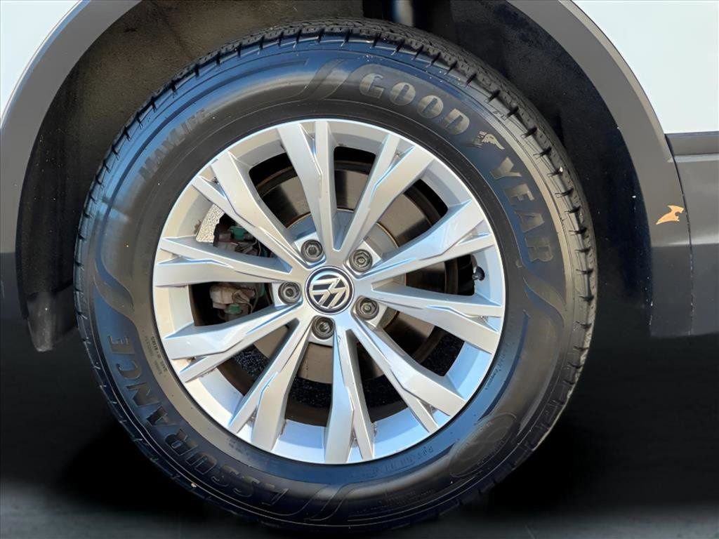 Used 2018 Volkswagen Tiguan S image 10