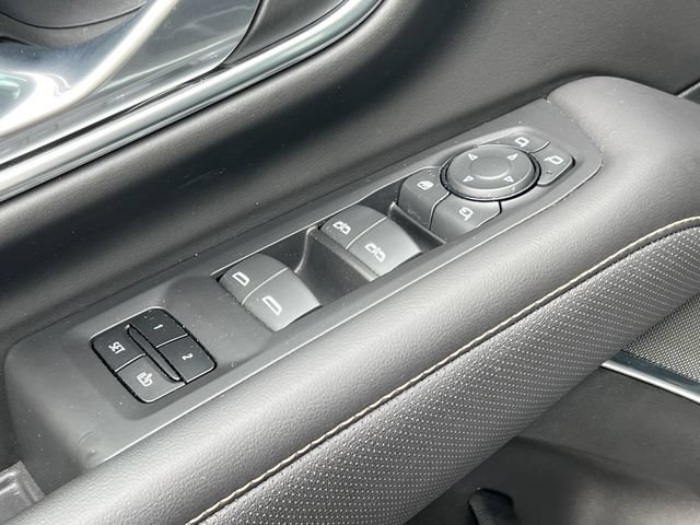 Used 2024 GMC Yukon SLT w/ SLT Luxury Package AWD/4WD image 18
