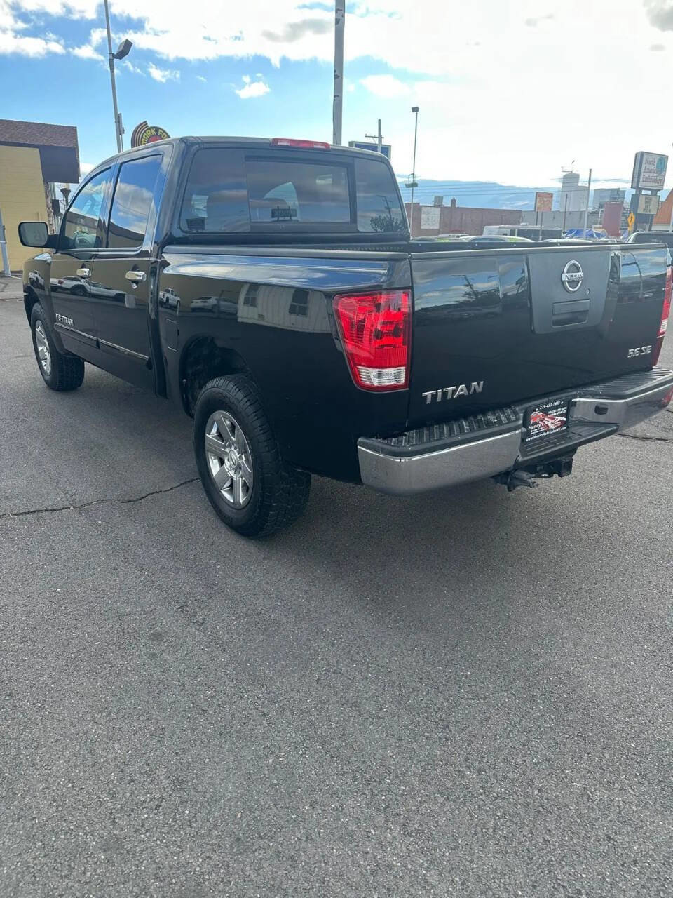 Used 2009 Nissan Titan SE image 3