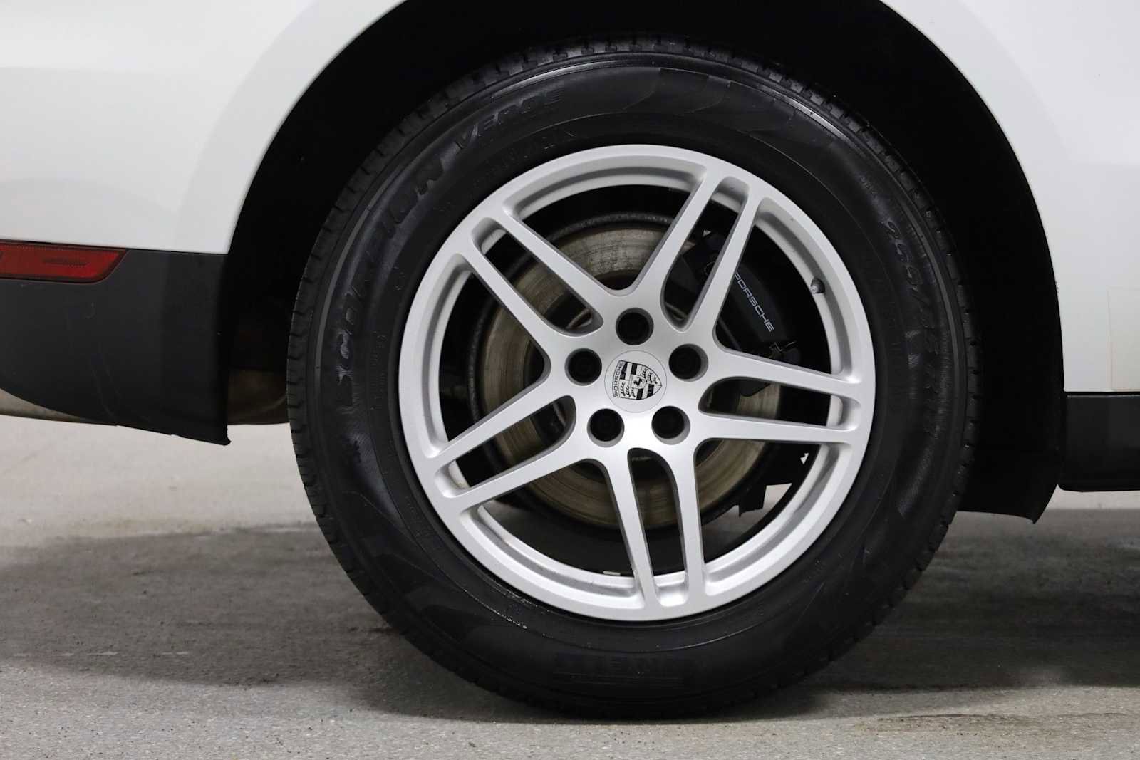 Used 2017 Porsche Macan image 38