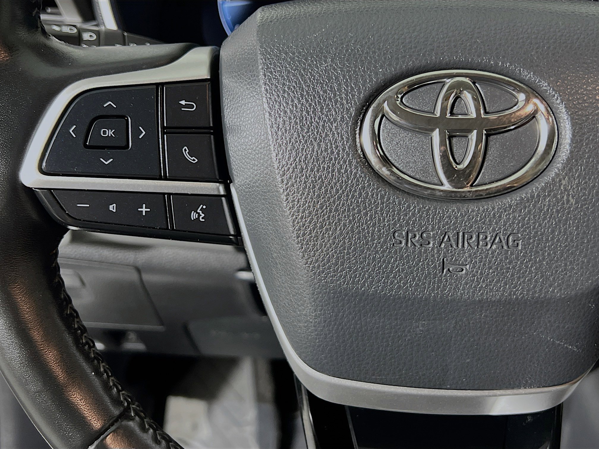 Used 2023 Toyota Highlander Limited FWD image 19