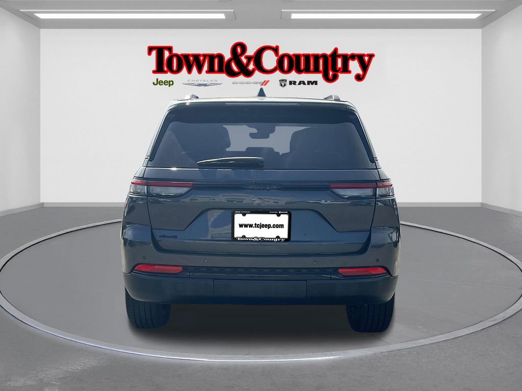 Used 2023 Jeep Grand Cherokee Altitude image 5