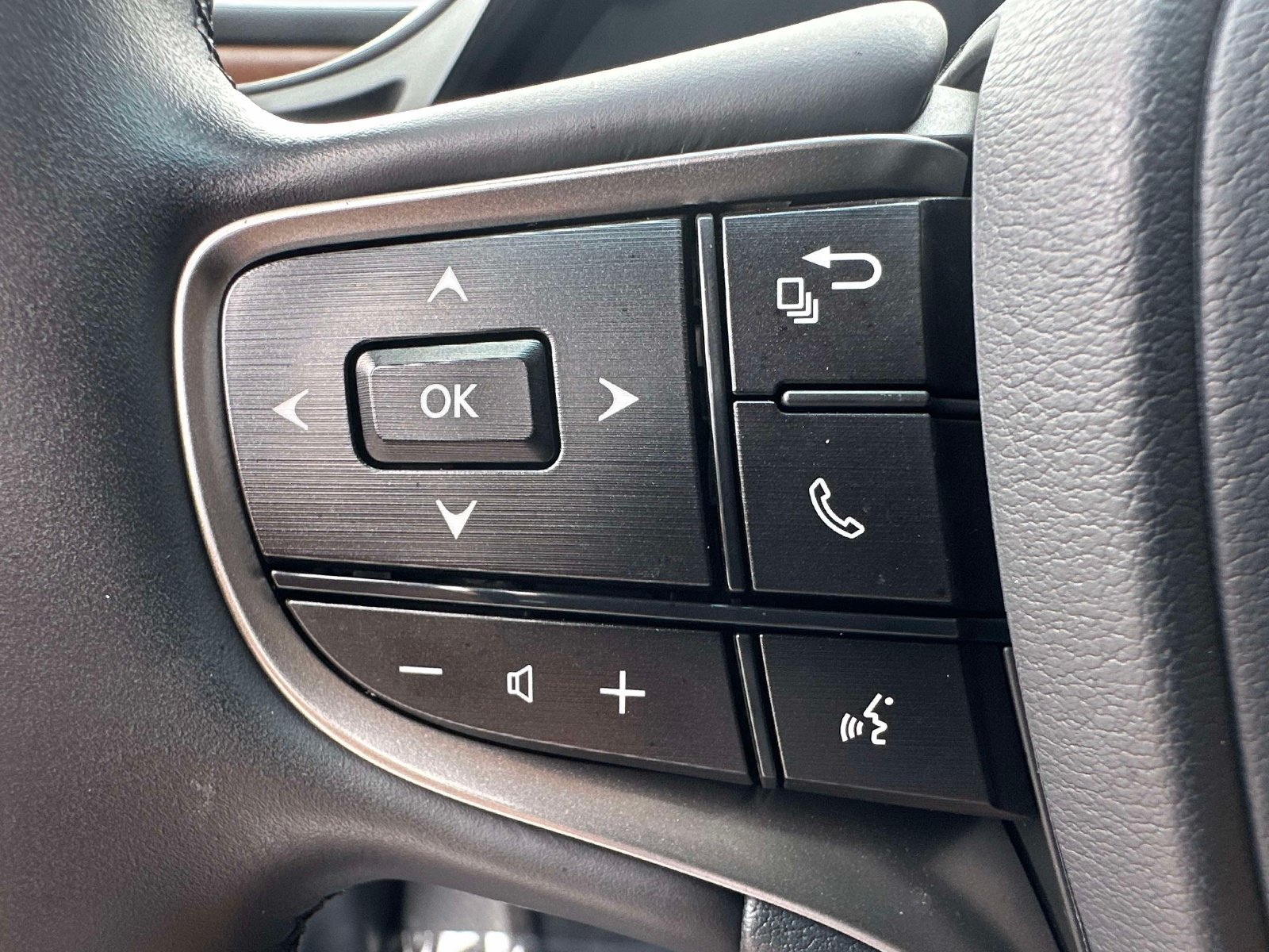Used 2025 Lexus ES 300h w/ Premium Package FWD image 18