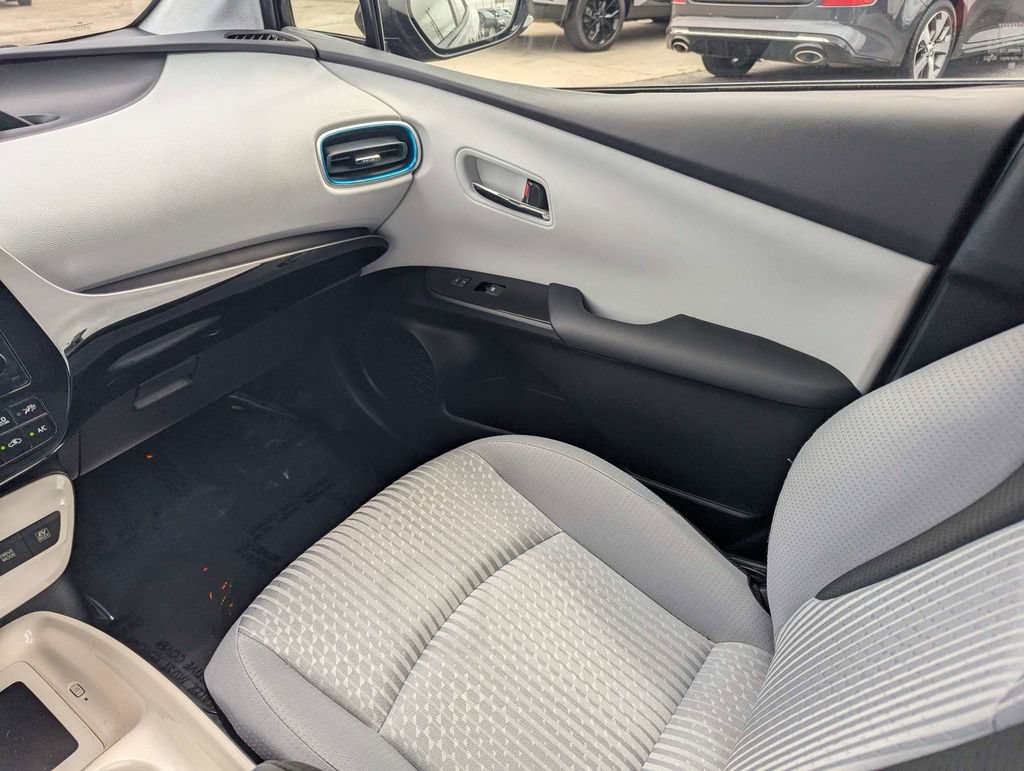 Used 2017 Toyota Prius Three w/ Advanced Technology Package FWD image 17