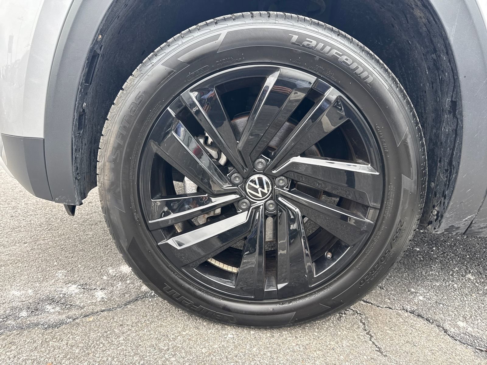 Used 2022 Volkswagen Atlas Cross Sport SE w/ Panoramic Sunroof Package image 16