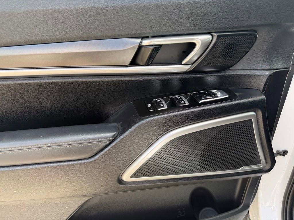 Used 2024 Kia Telluride LX FWD image 17