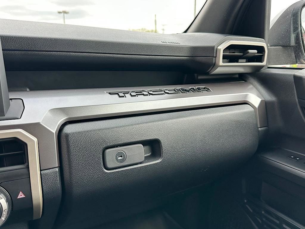 Certified 2024 Toyota Tacoma SR5 AWD/4WD image 27