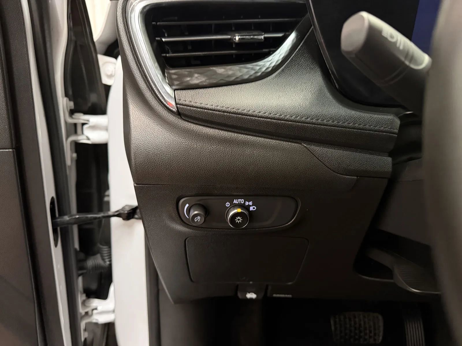 Used 2025 Buick Encore GX Preferred image 25