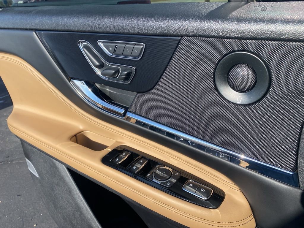 Used 2020 Lincoln Corsair Reserve w/ Equipment Group 202A image 16