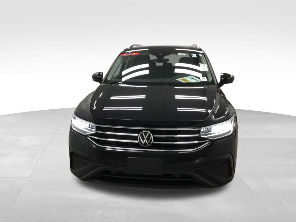 Used 2022 Volkswagen Tiguan SE AWD/4WD image 2