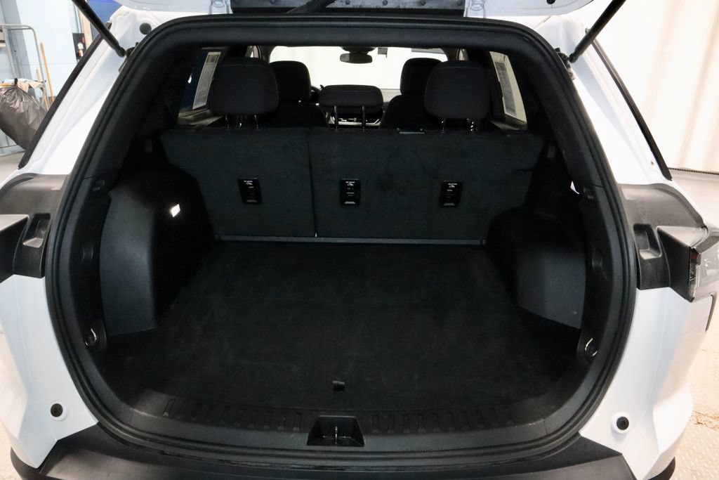 Used 2025 Chevrolet Equinox LT FWD image 13
