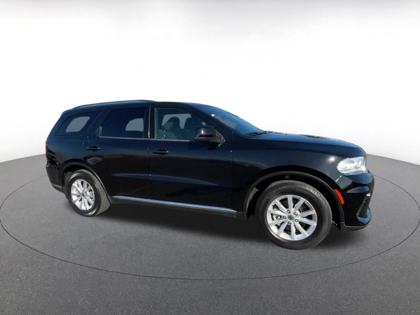 Used 2023 Dodge Durango SXT image 2