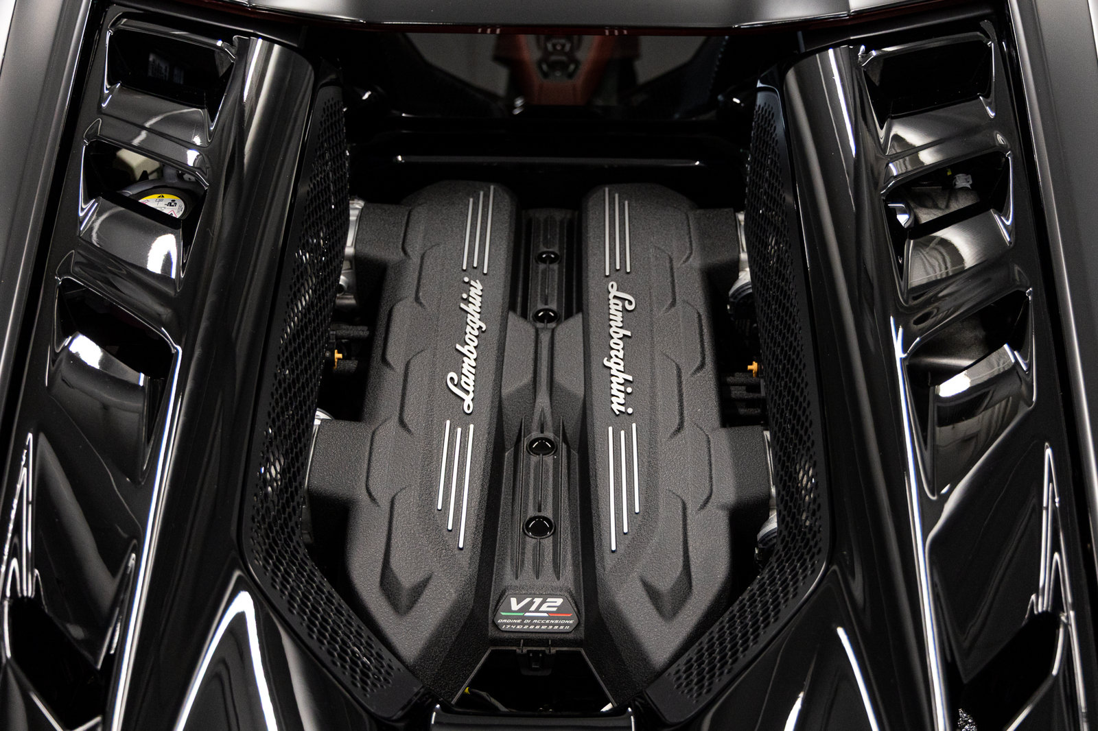 Used 2024 Lamborghini Revuelto AWD/4WD image 30