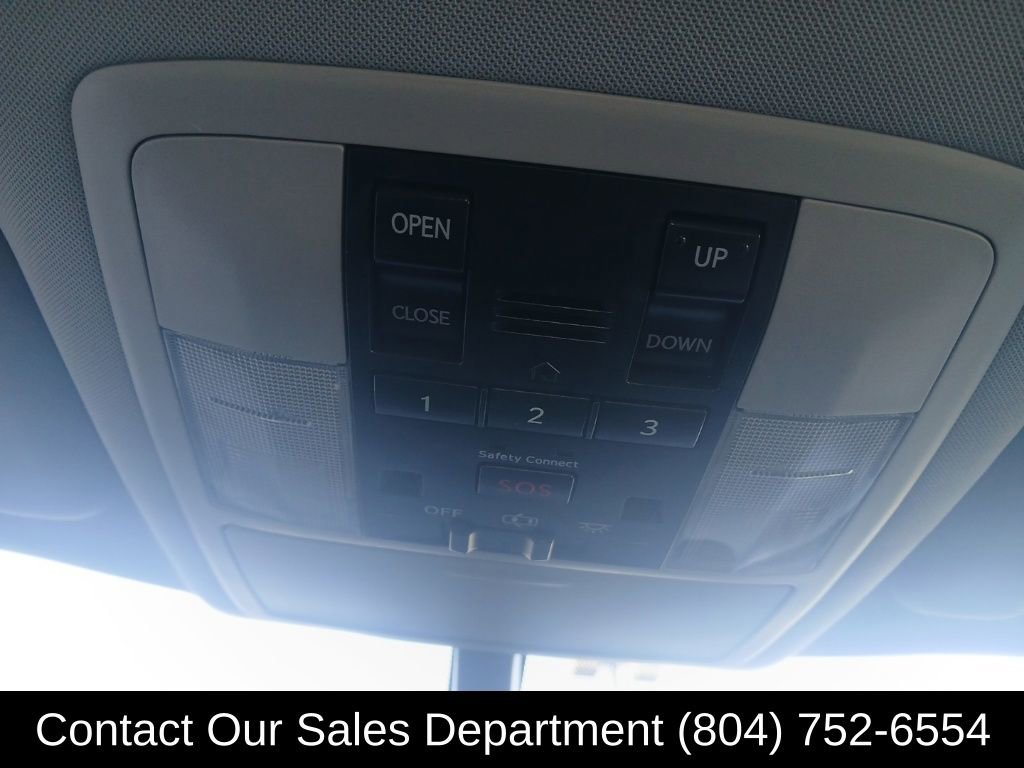 Used 2011 Lexus CT 200h image 16