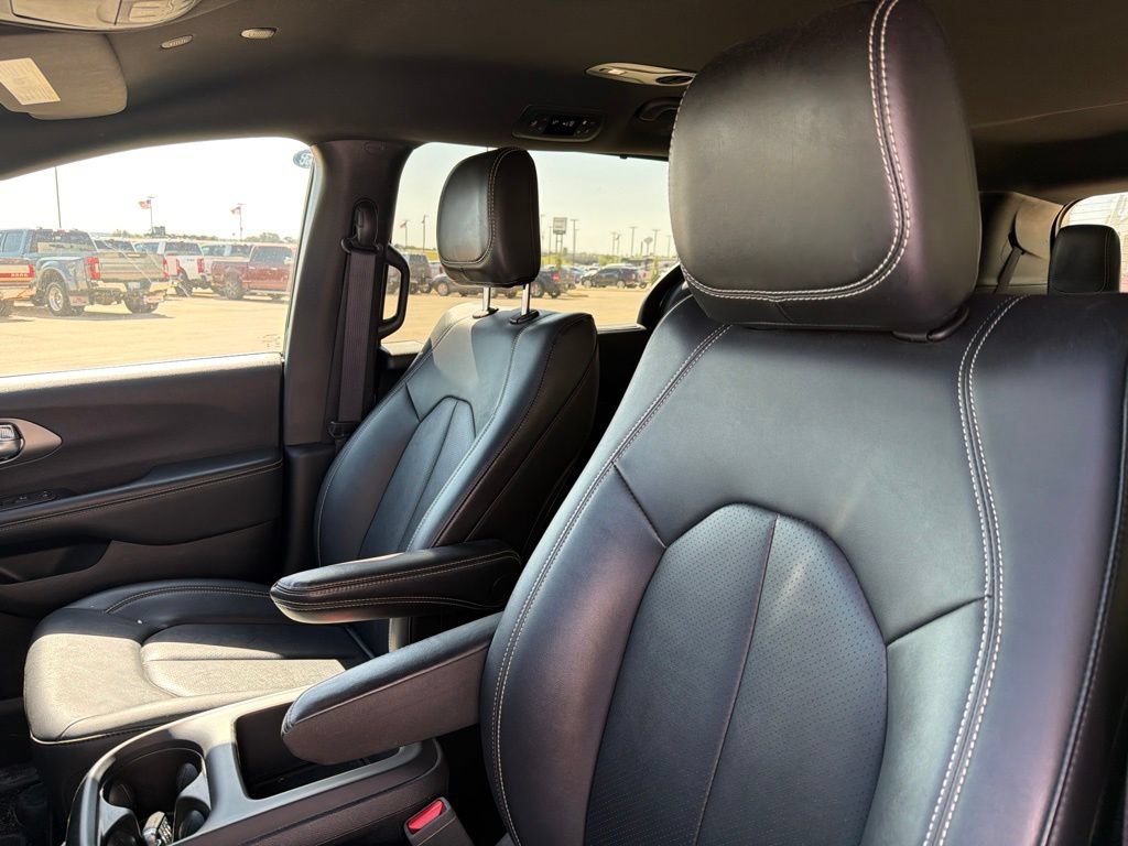 Used 2025 Chrysler Pacifica Select FWD image 22