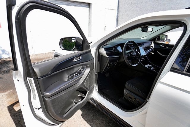 Certified 2023 Jeep Grand Cherokee Laredo RWD image 36