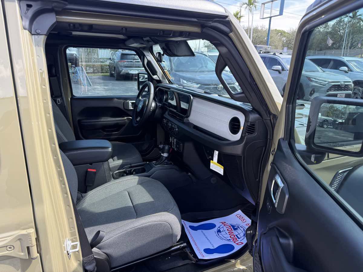 Used 2025 Jeep Wrangler Unlimited Sport image 11