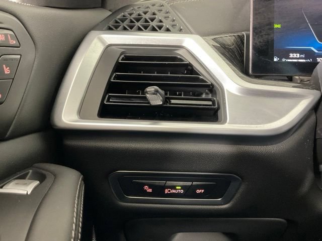 Certified 2025 BMW X7 M60i AWD/4WD image 28