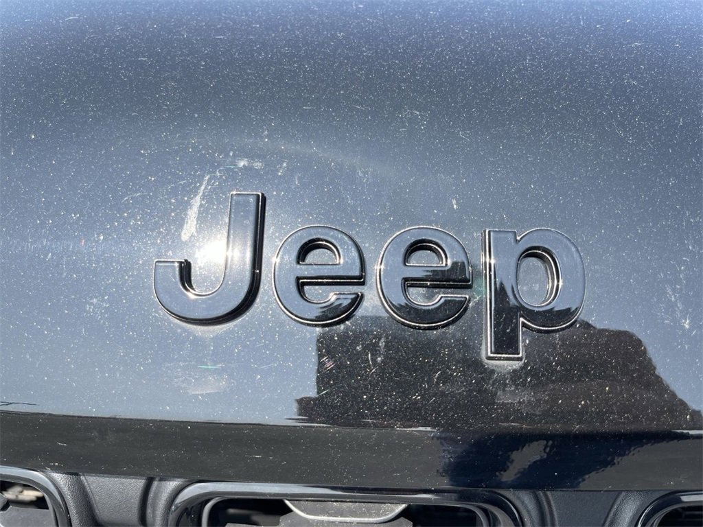 Used 2023 Jeep Grand Cherokee L Limited w/ Black Appearance Package image 31