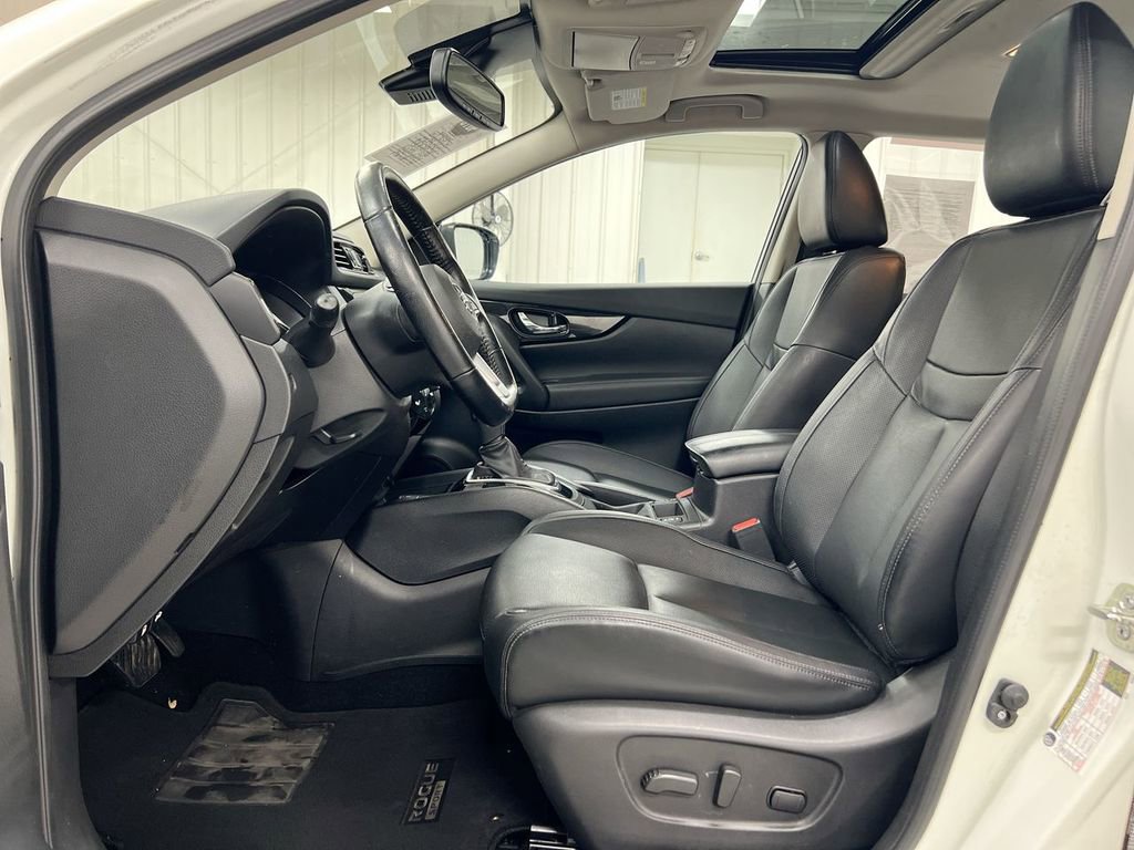 Used 2022 Nissan Rogue Sport SL w/ Premium Package image 21