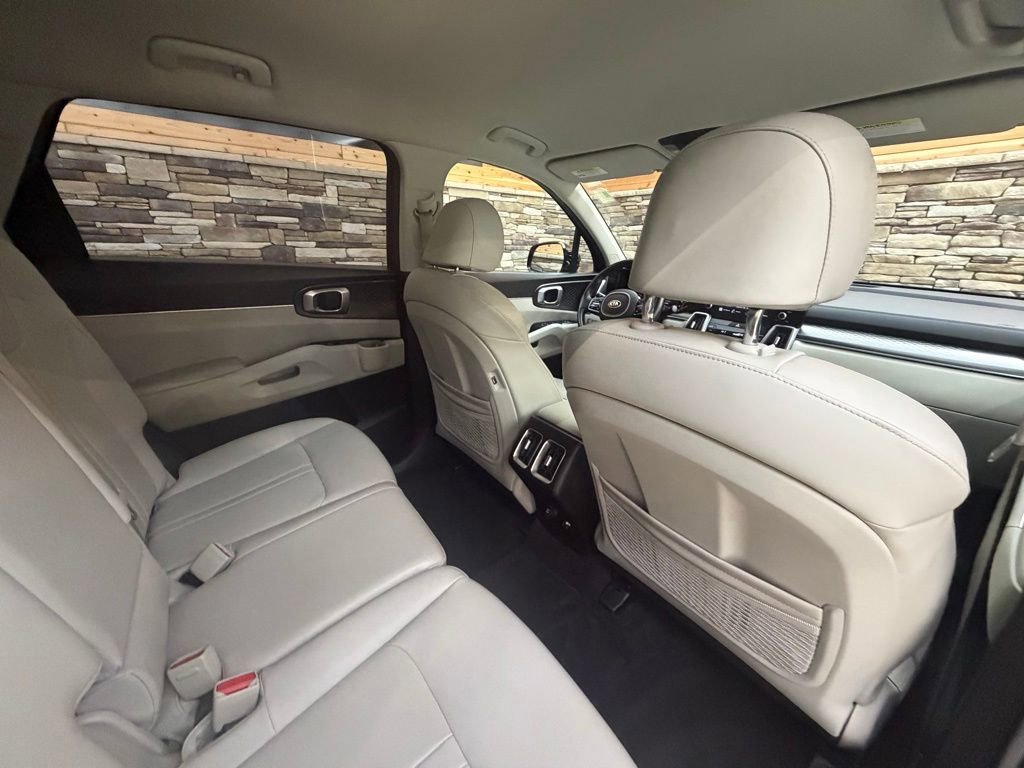 Used 2021 Kia Sorento S image 29