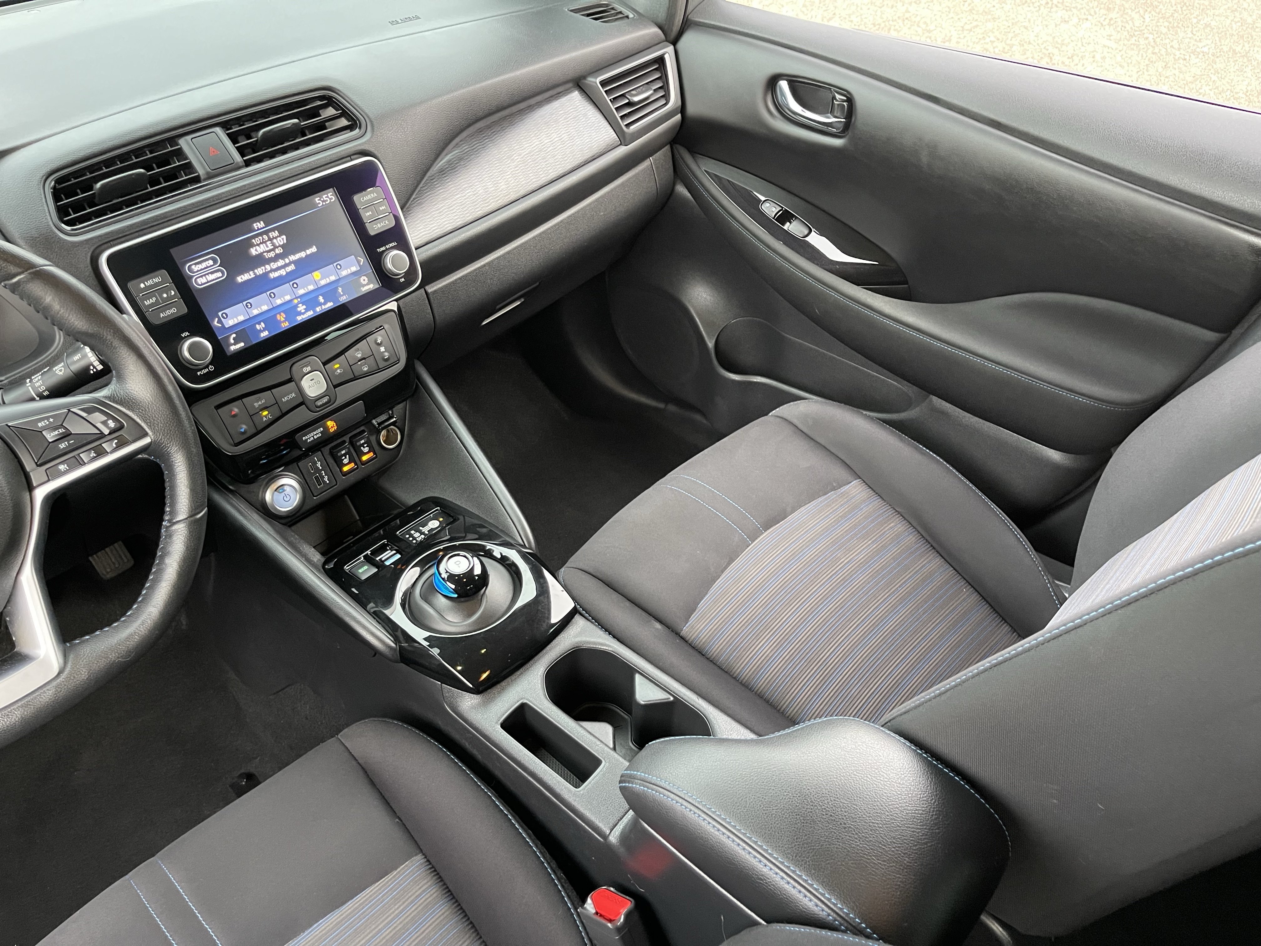 Used 2022 Nissan Leaf SV FWD image 15
