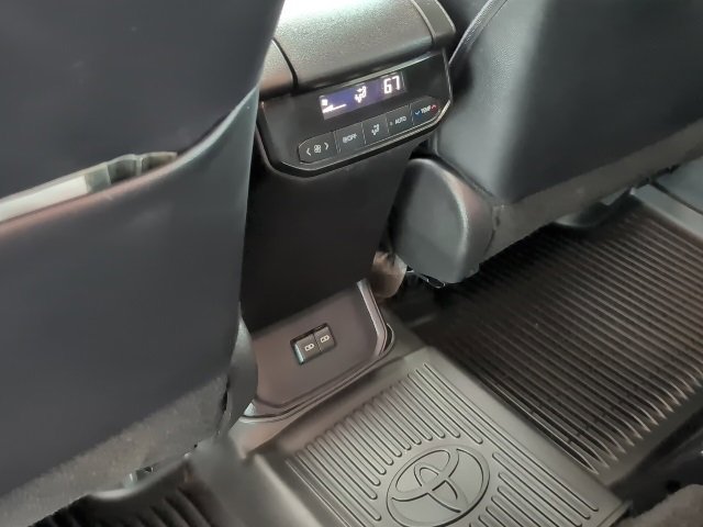 Certified 2024 Toyota Highlander XLE image 21