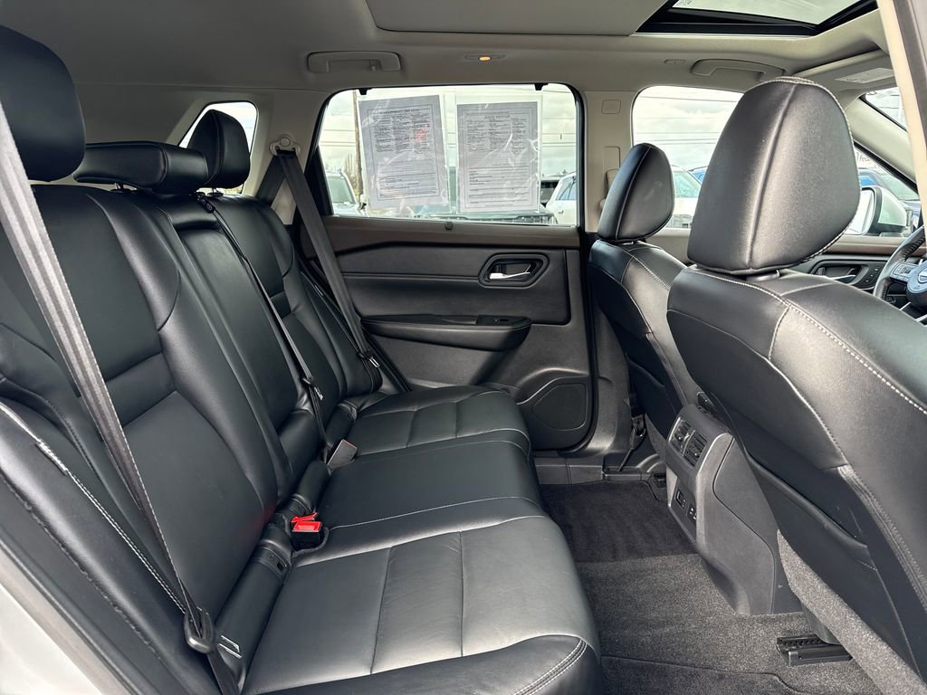 Used 2022 Nissan Rogue SL w/ SL Premium Package image 19