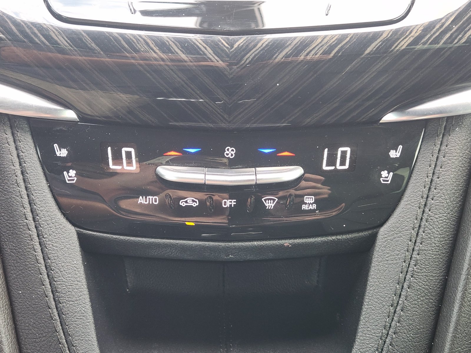 Used 2023 Cadillac XT6 Premium Luxury FWD image 22