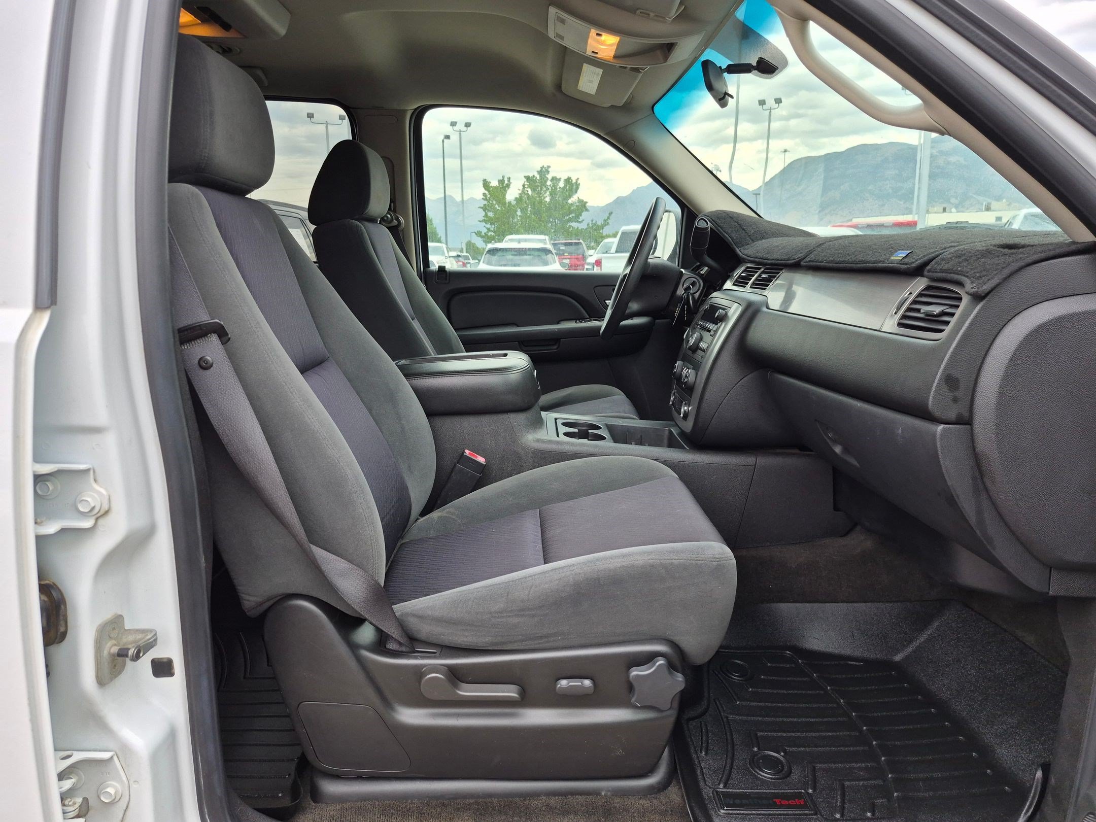 Used 2009 Chevrolet Suburban 2500 LS w/ Skid Plate Package AWD/4WD image 29