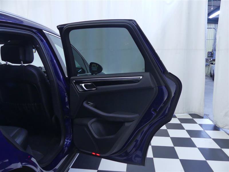 Used 2023 Porsche Macan AWD/4WD image 23