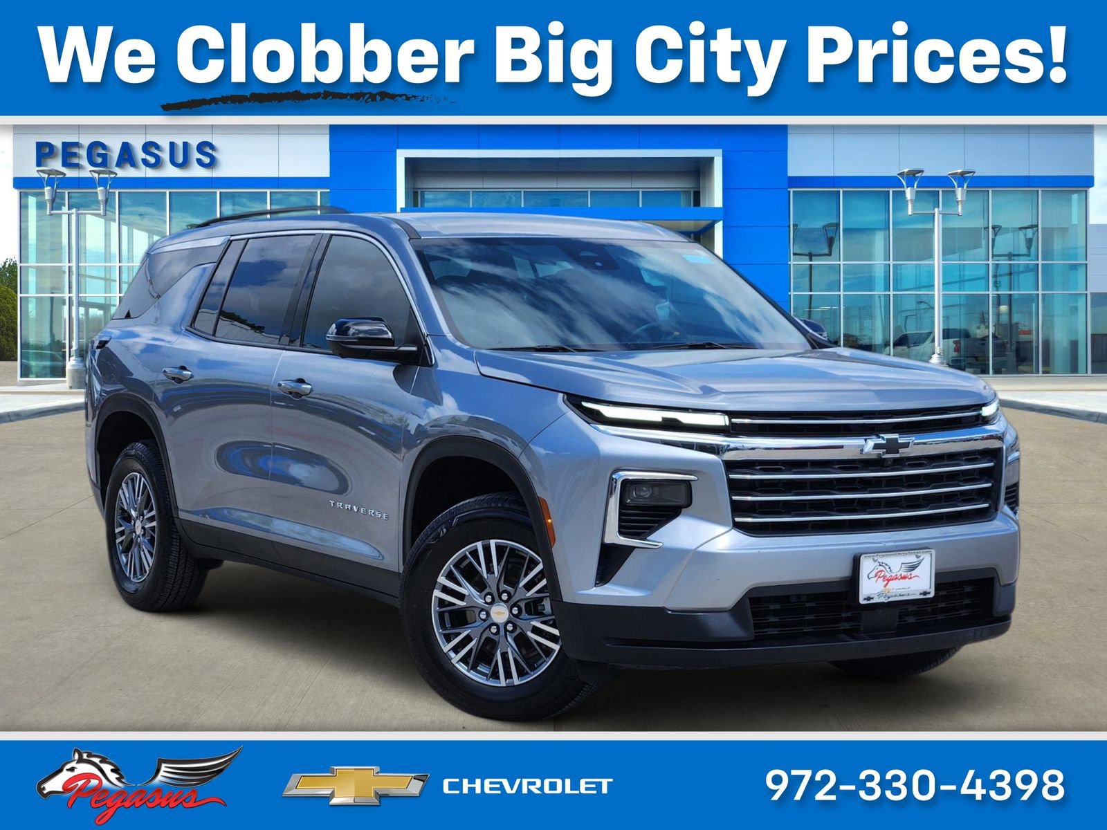 Used 2024 Chevrolet Traverse LT image 1