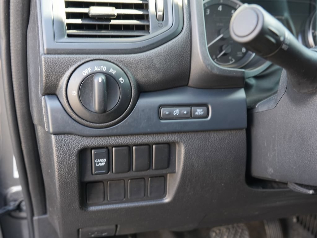 Used 2023 Nissan Titan S AWD/4WD image 16