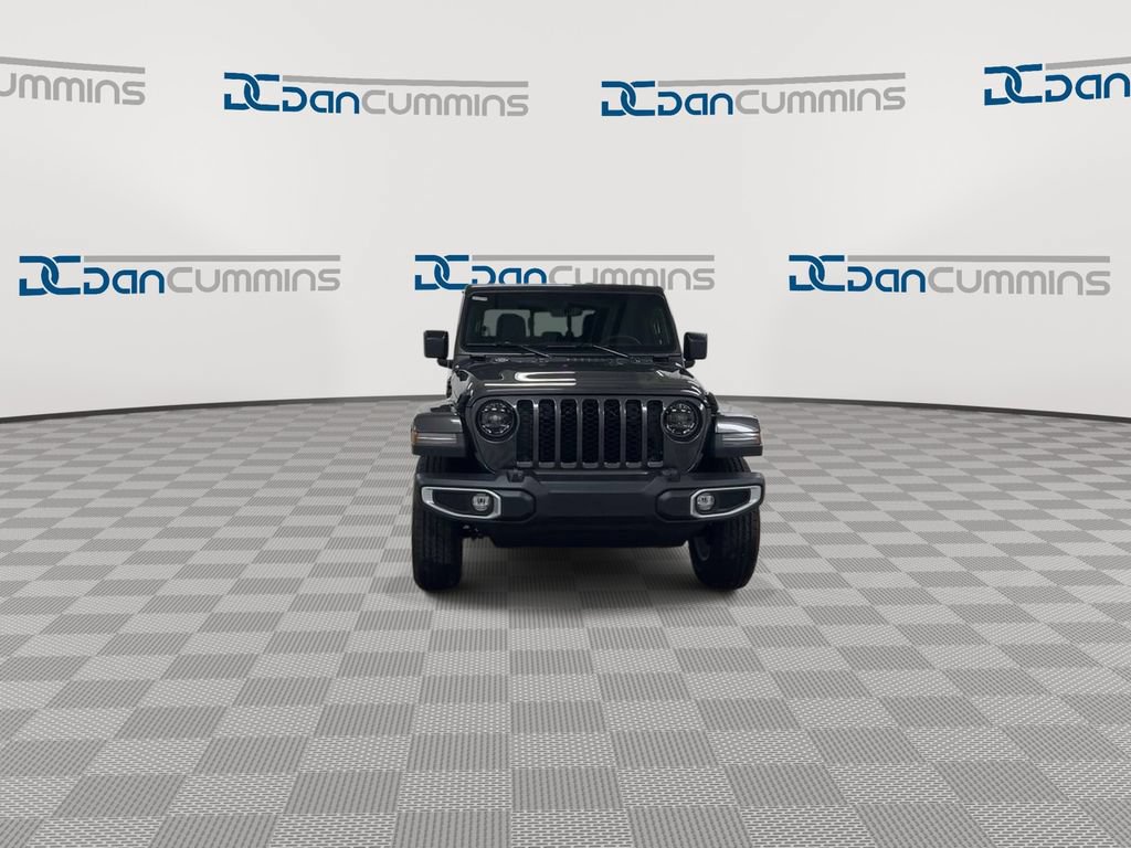 Used 2023 Jeep Gladiator Sport AWD/4WD image 3